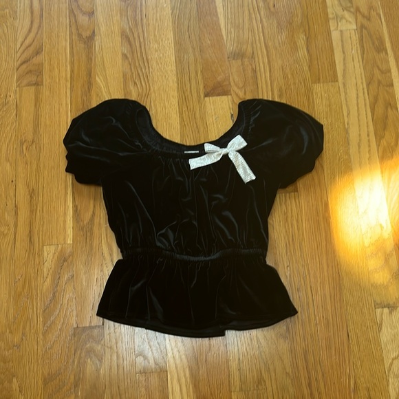 Black velvet puffed sleeve peplum bottom with silver bow accent at the neckline - Picture 1 of 4